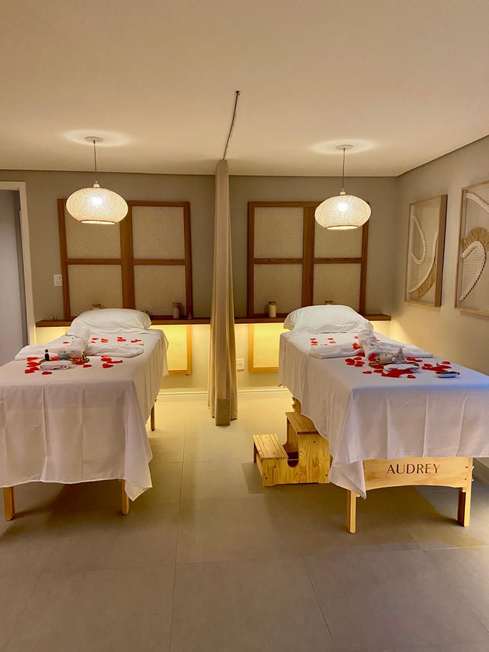 Massage suite with two treatment tables at Drs da Beleza